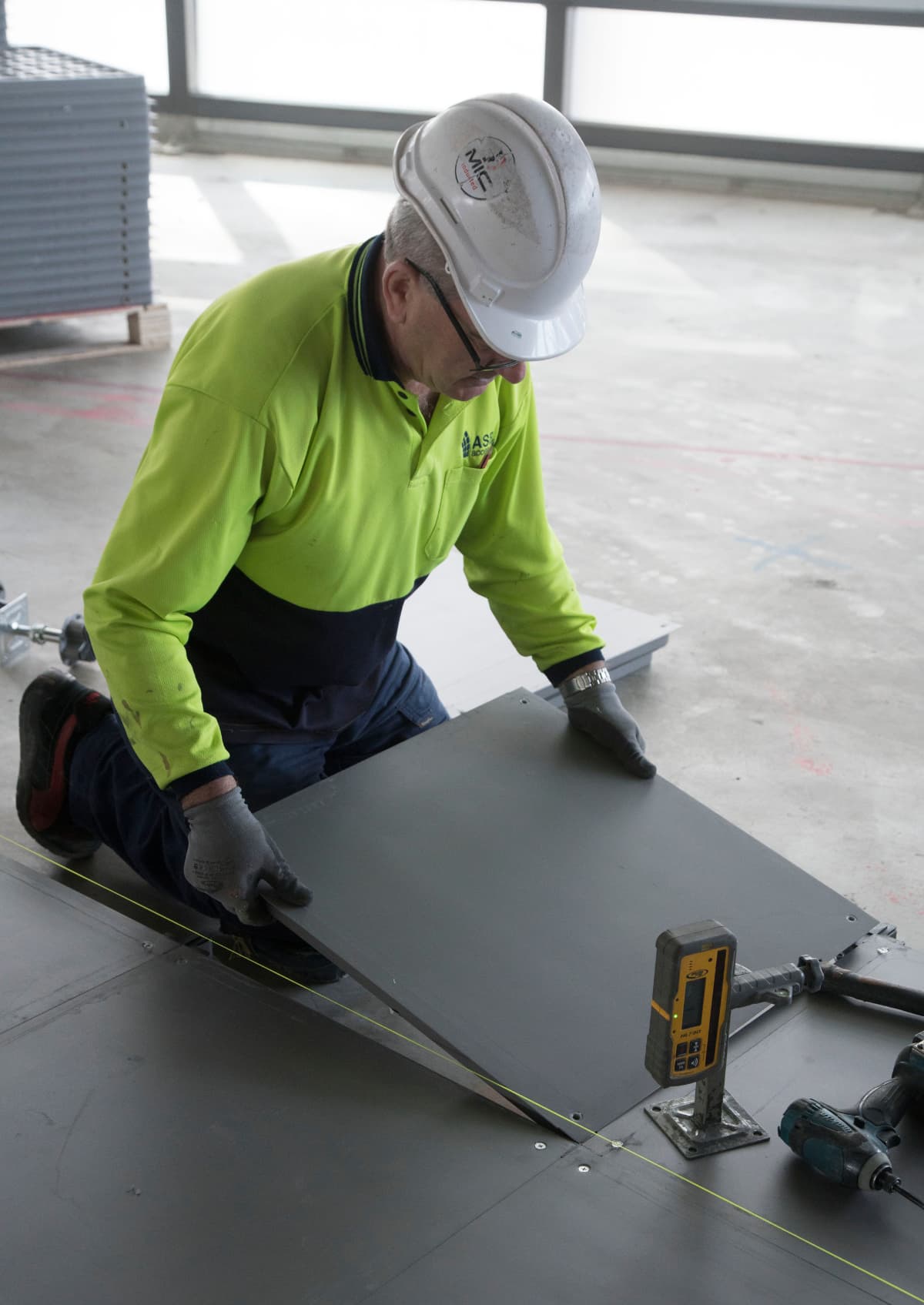 ASP Expert installing floor panels